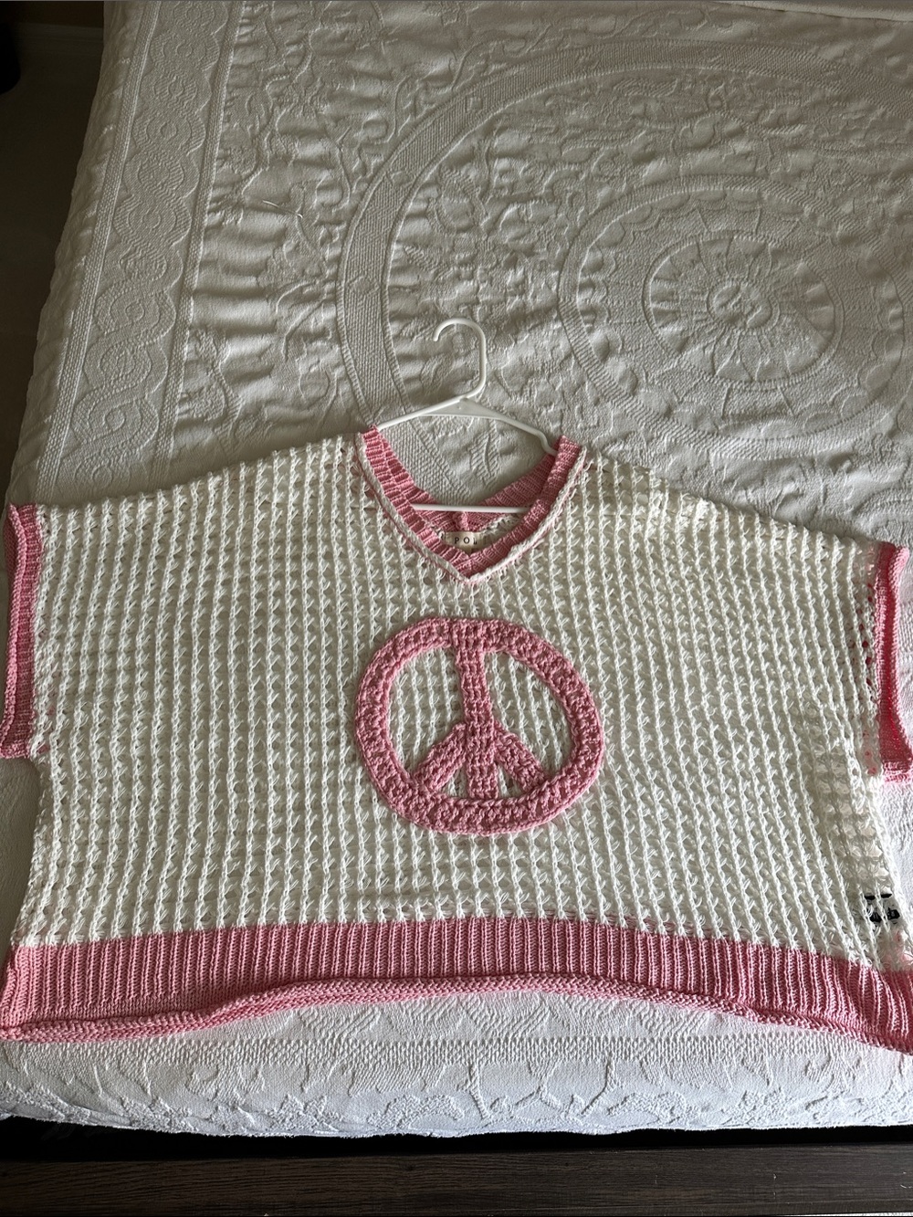 POL White Open-Knit Poncho Top with Pink Trim and Peace Motif - Picture 5 of 5